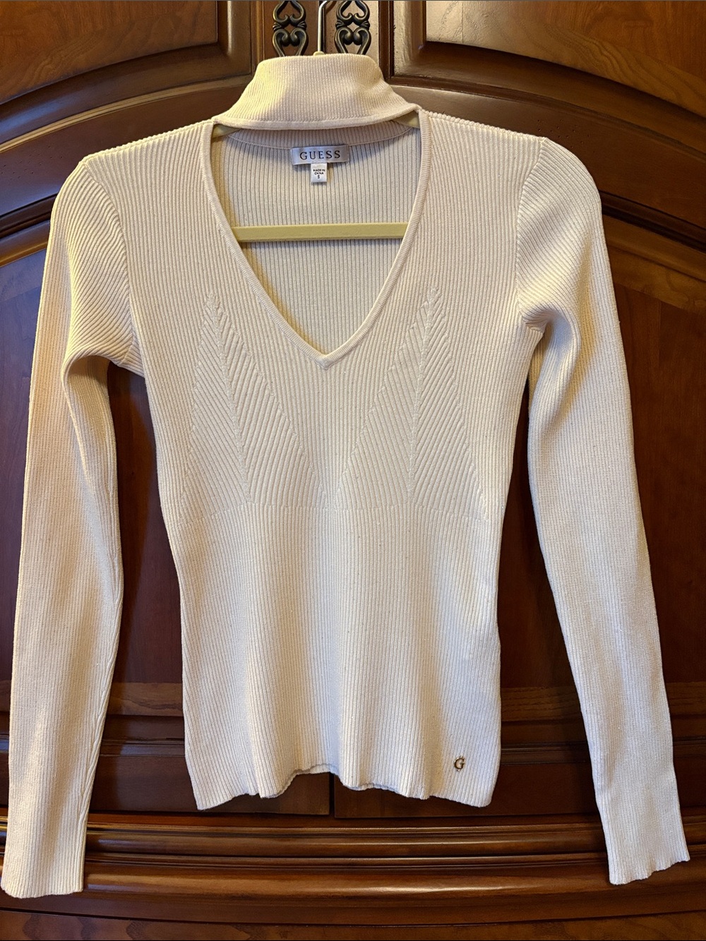 GUESS Women's Cream Ribbed cutout V-Neck Long Sleeve Sweater, S